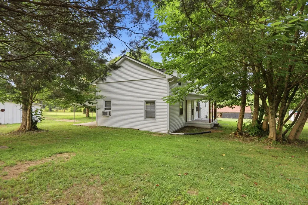 120 Bradley Lane Cottontown TN 37048