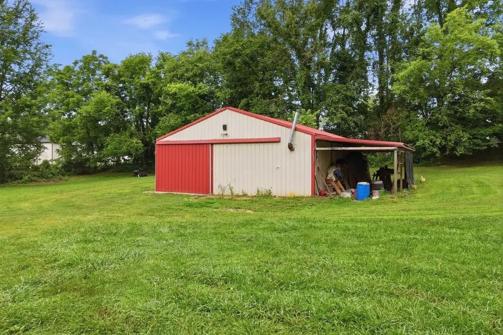 120 Bradley Lane Cottontown TN 37048