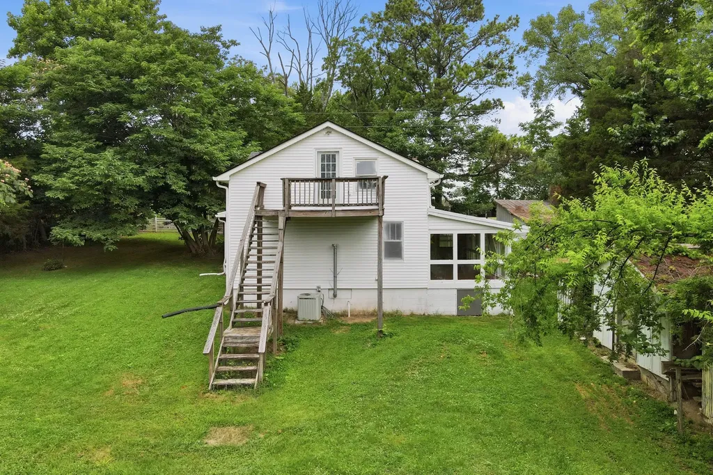 120 Bradley Lane Cottontown TN 37048