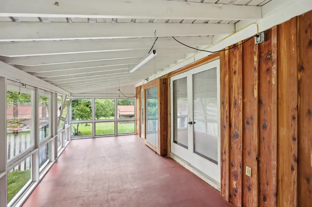 120 Bradley Lane Cottontown TN 37048