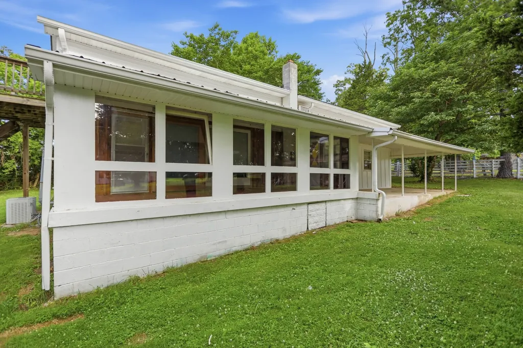 120 Bradley Lane Cottontown TN 37048