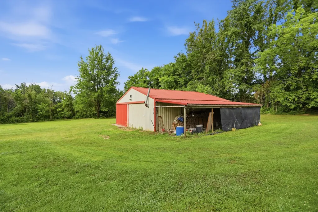 120 Bradley Lane Cottontown TN 37048