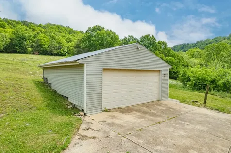 4187 Booker Farm Road Hampshire TN 38461