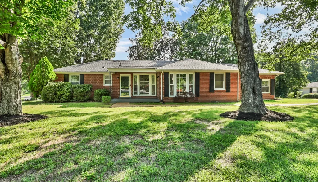 7 Lacy Lane Clarksville TN 37043