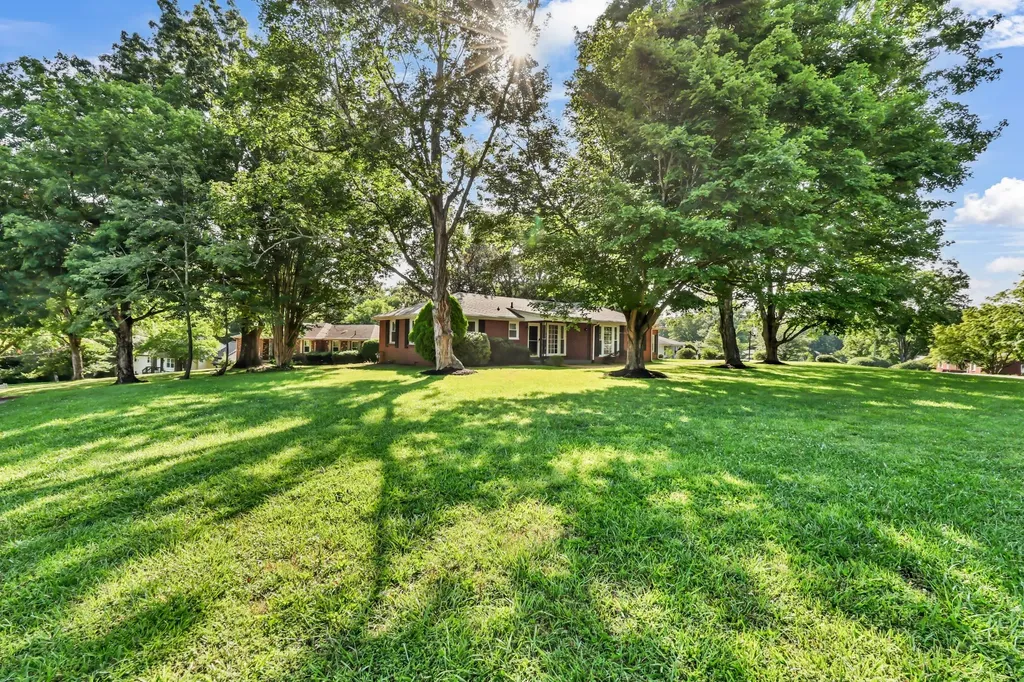 7 Lacy Lane Clarksville TN 37043