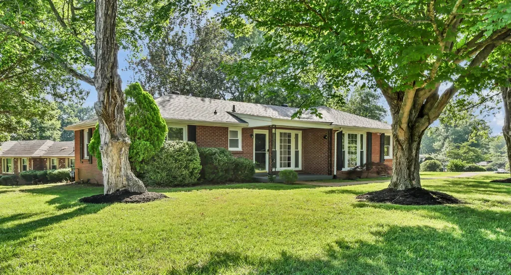 7 Lacy Lane Clarksville TN 37043