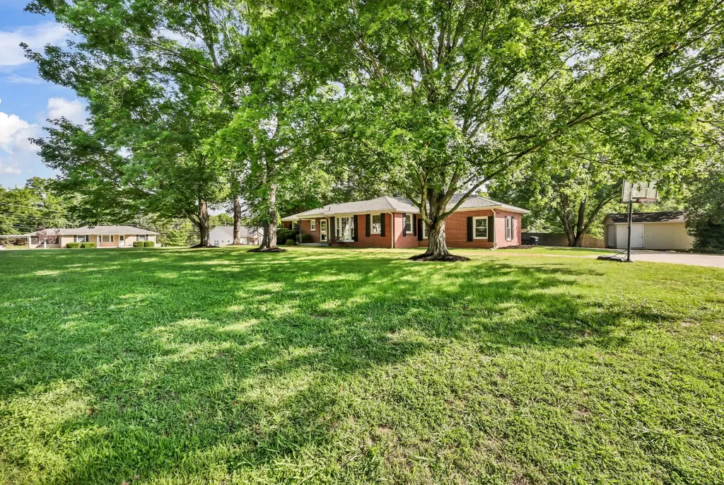 7 Lacy Lane Clarksville TN 37043