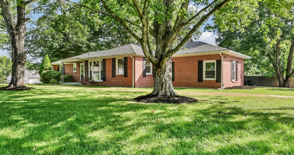 7 Lacy Lane Clarksville TN 37043