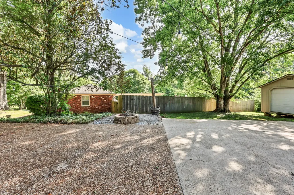 7 Lacy Lane Clarksville TN 37043