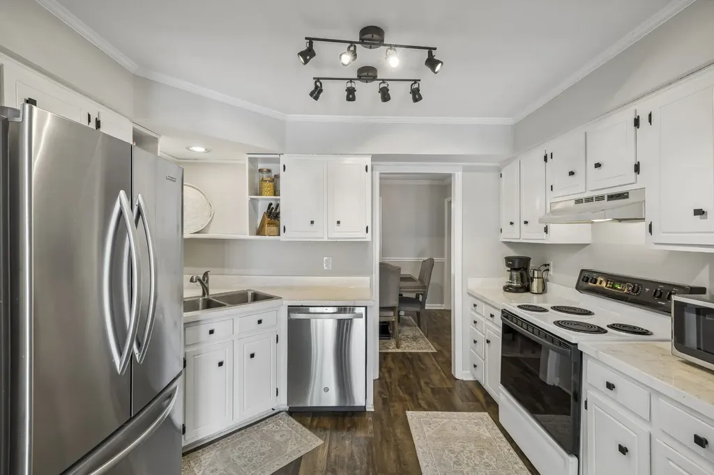5053 English Village Drive Nashville TN 37211