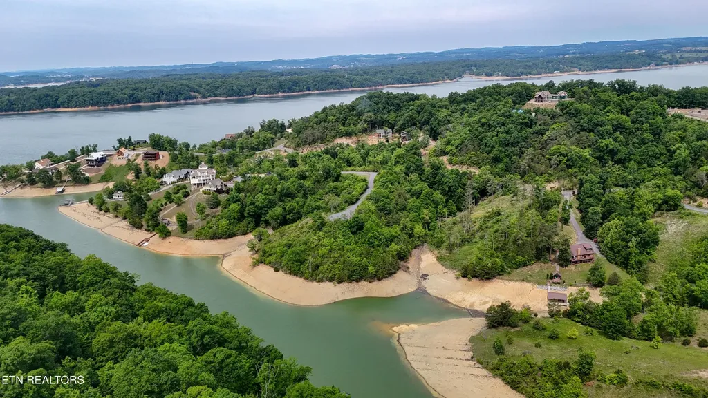 25 Stone Bridge Drive Dandridge TN 37725