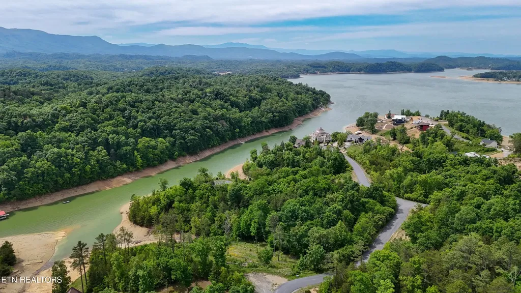 25 Stone Bridge Drive Dandridge TN 37725
