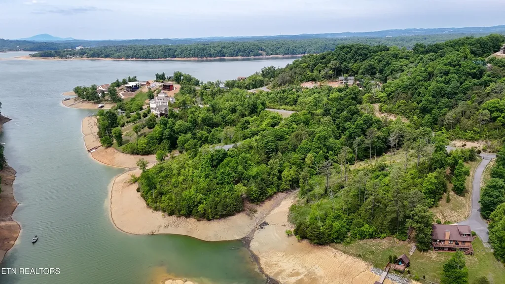 25 Stone Bridge Drive Dandridge TN 37725