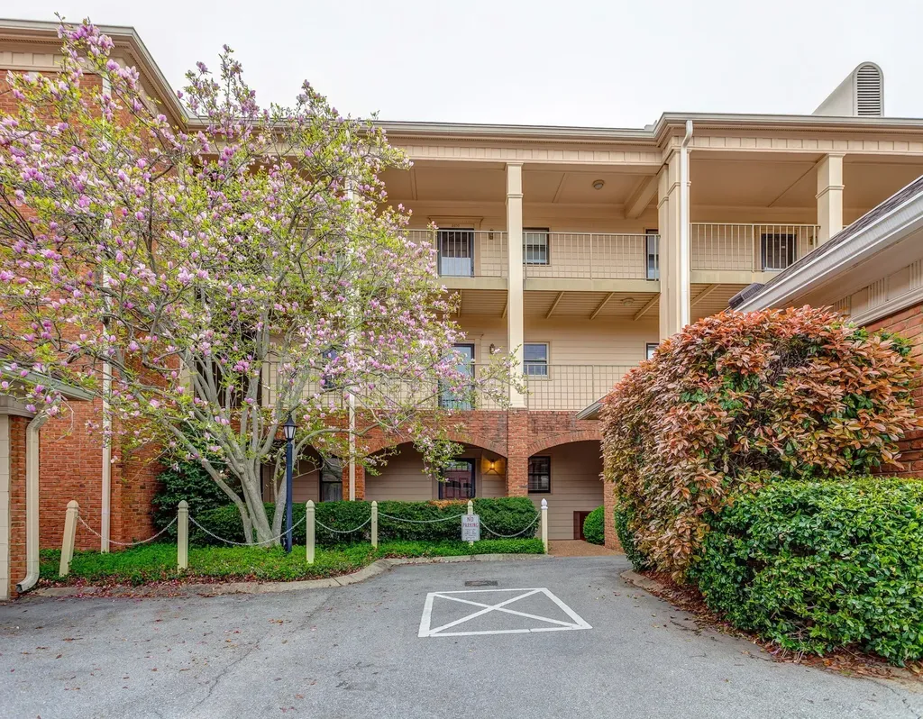 3320 Hillsboro Pike Nashville TN 37215