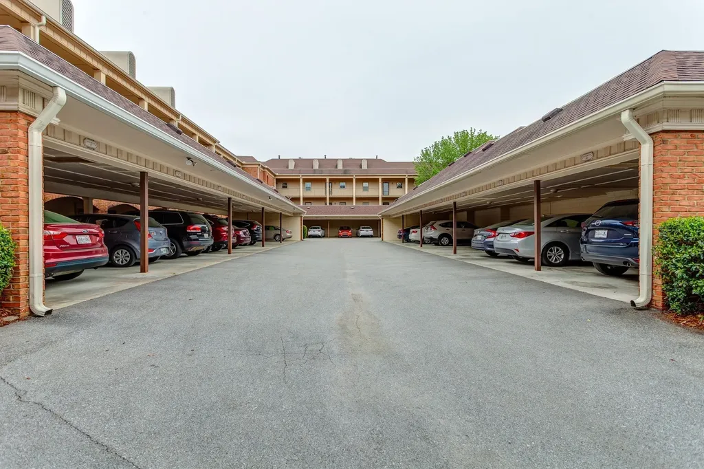 3320 Hillsboro Pike Nashville TN 37215