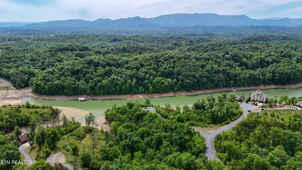 26 Stone Shr Way Dandridge TN 37725