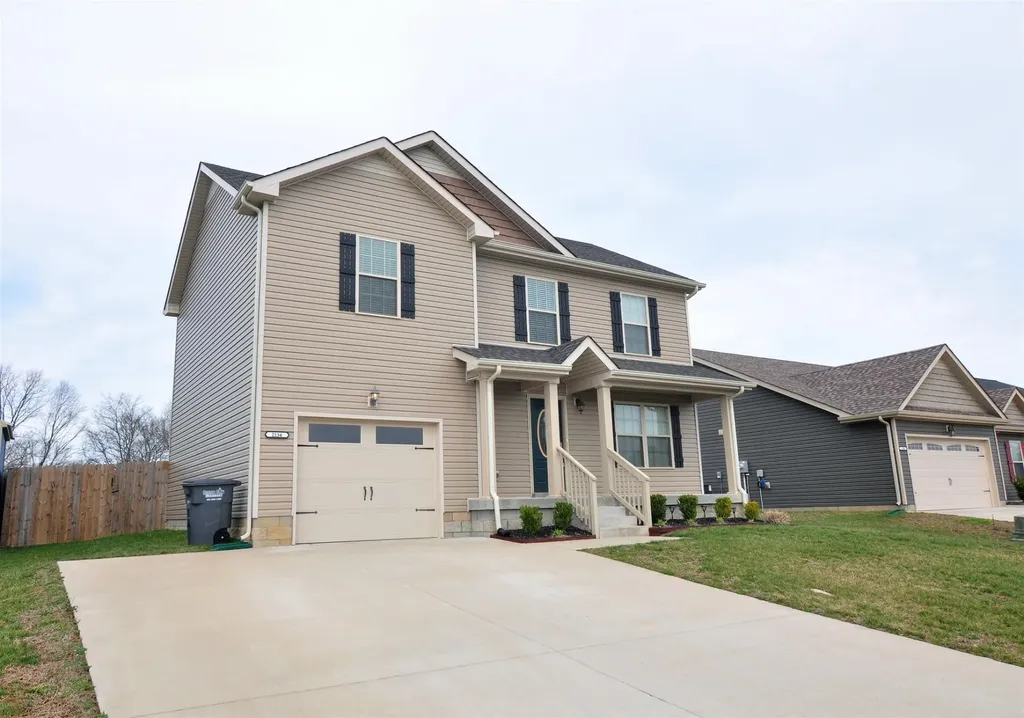 2134 Trophy Trc Clarksville TN 37040