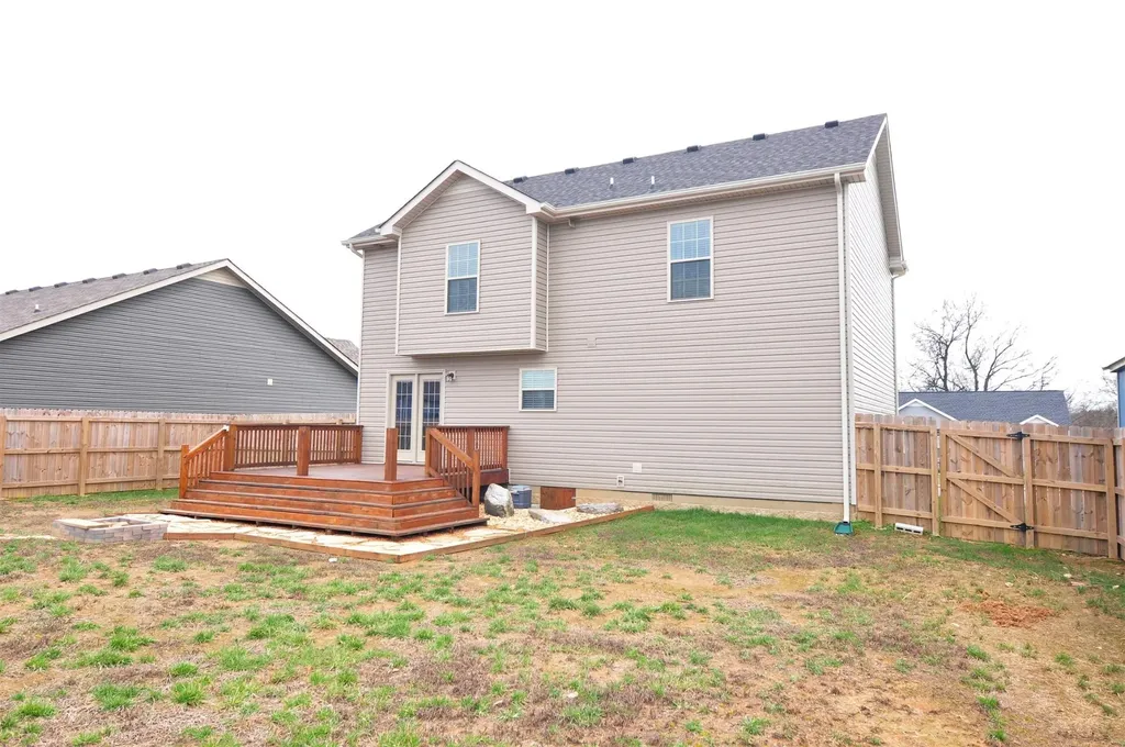 2134 Trophy Trc Clarksville TN 37040