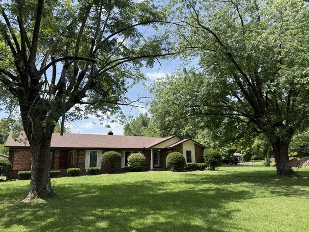 647 52 E Highway, E Portland TN 37148