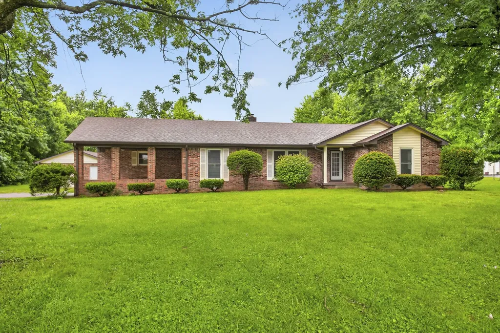 647 52 E Highway, E Portland TN 37148