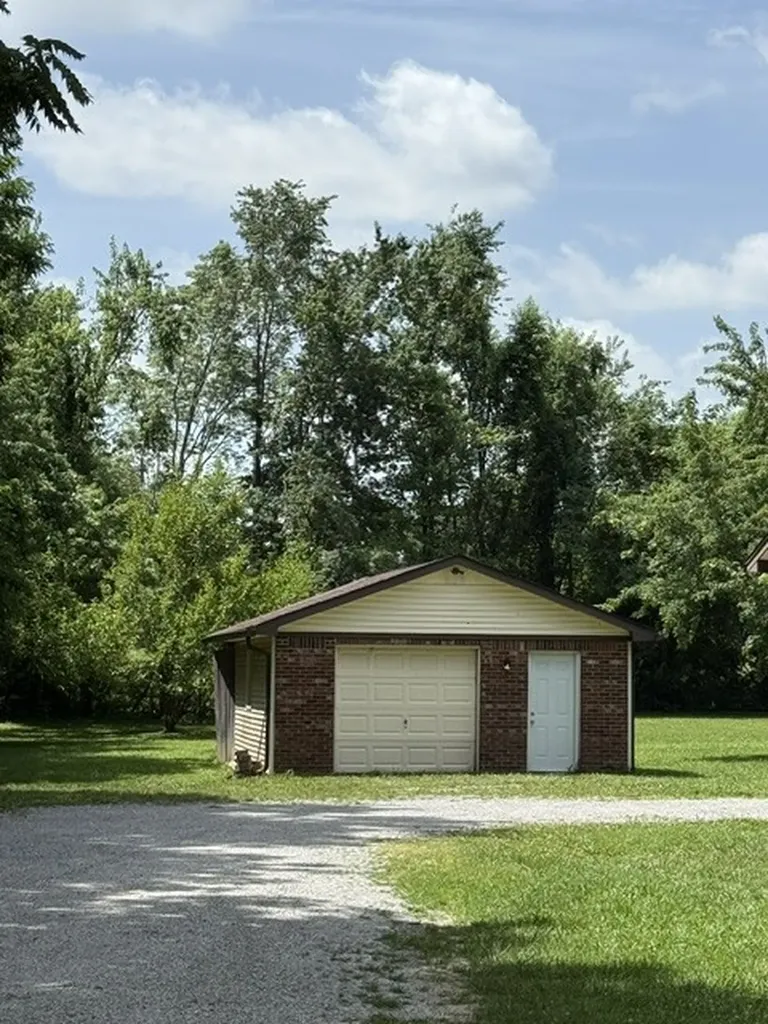 647 52 E Highway, E Portland TN 37148