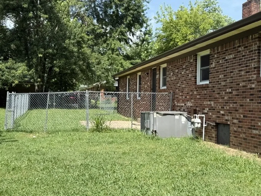 647 52 E Highway, E Portland TN 37148