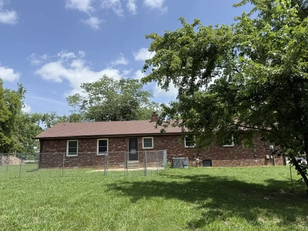 647 52 E Highway, E Portland TN 37148