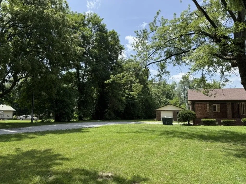 647 52 E Highway, E Portland TN 37148