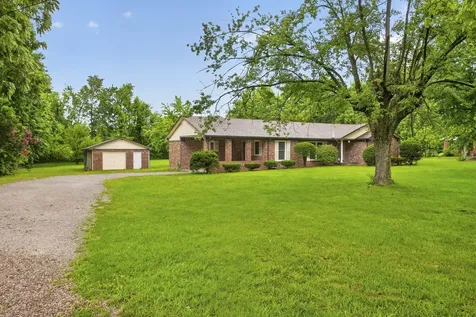 647 52 E Highway, E Portland TN 37148