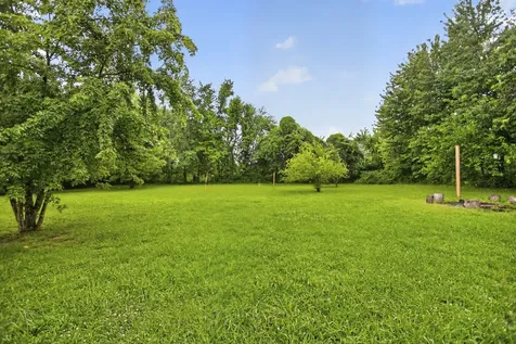 647 52 E Highway, E Portland TN 37148