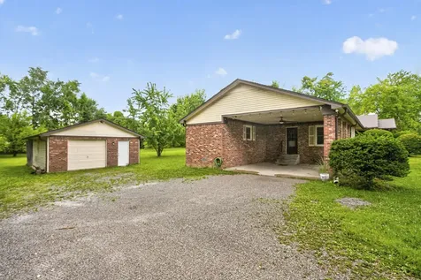 647 52 E Highway, E Portland TN 37148