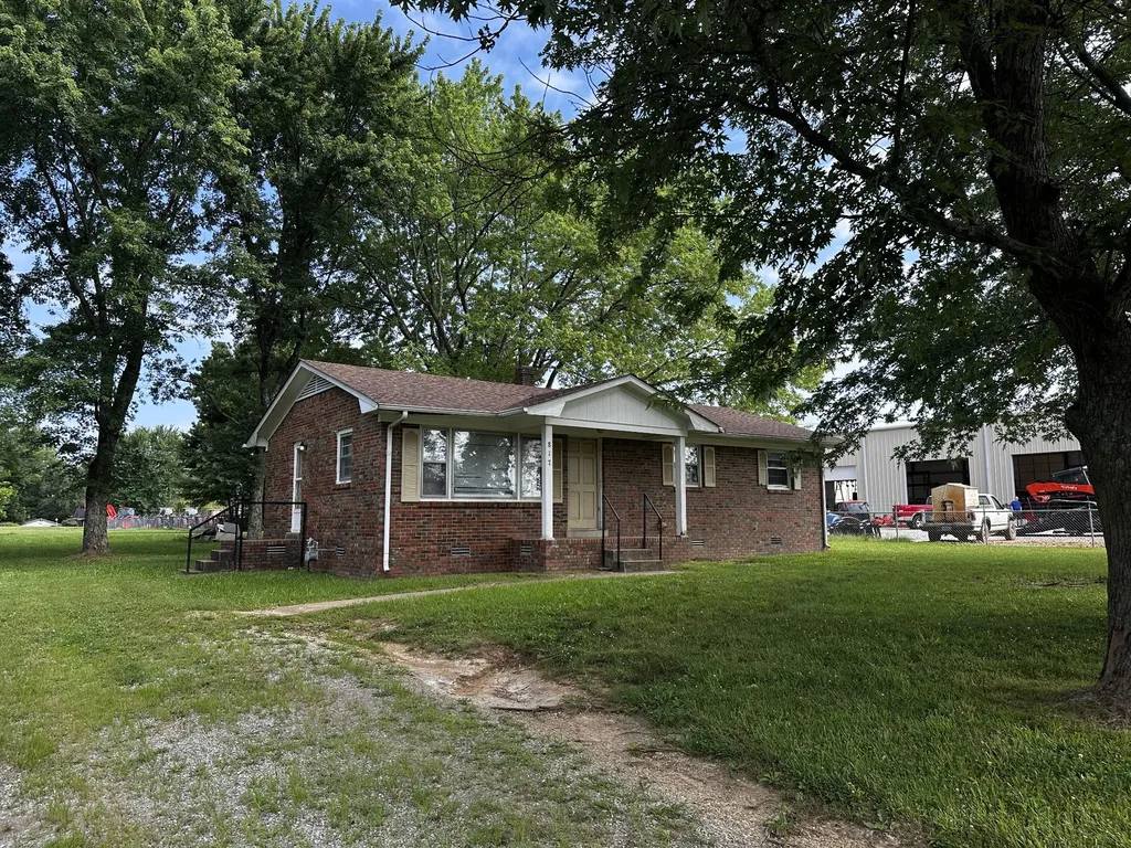 817 Irvin Lane Loretto TN 38469