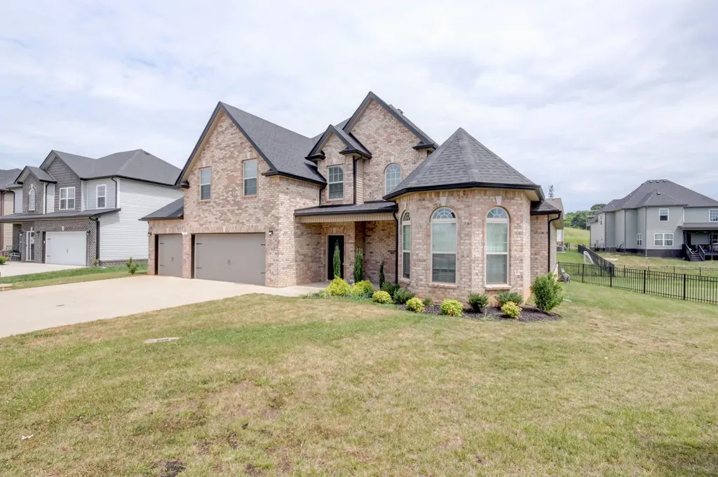 541 Low Country Court Clarksville TN 37042