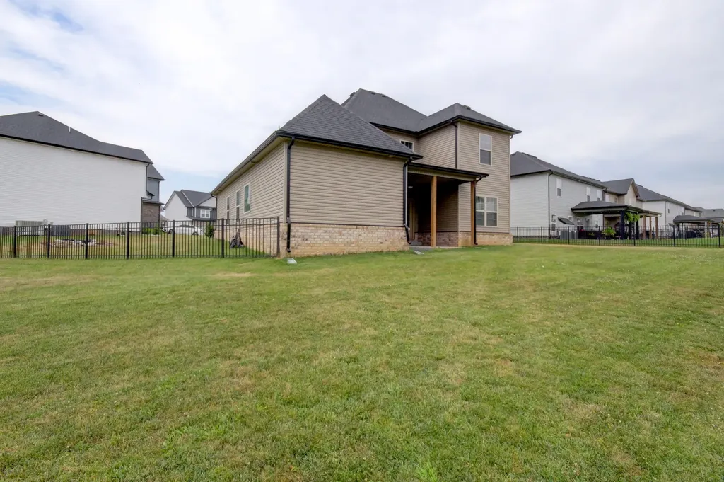 541 Low Country Court Clarksville TN 37042