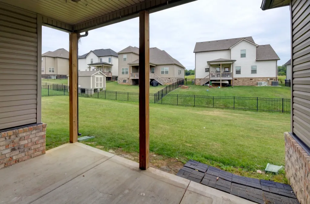 541 Low Country Court Clarksville TN 37042