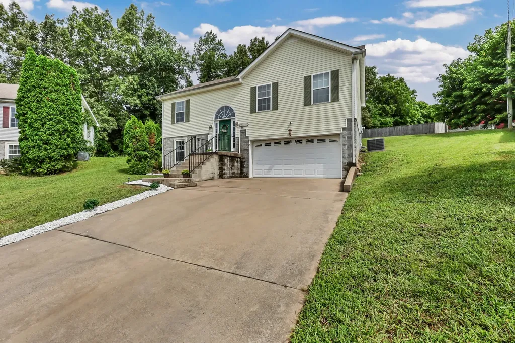 1116 Gunpoint Drive Clarksville TN 37042