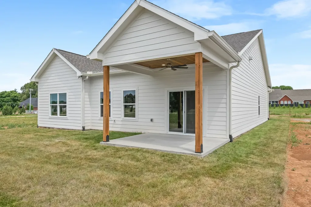 56 Deer Valley Circle Winchester TN 37398