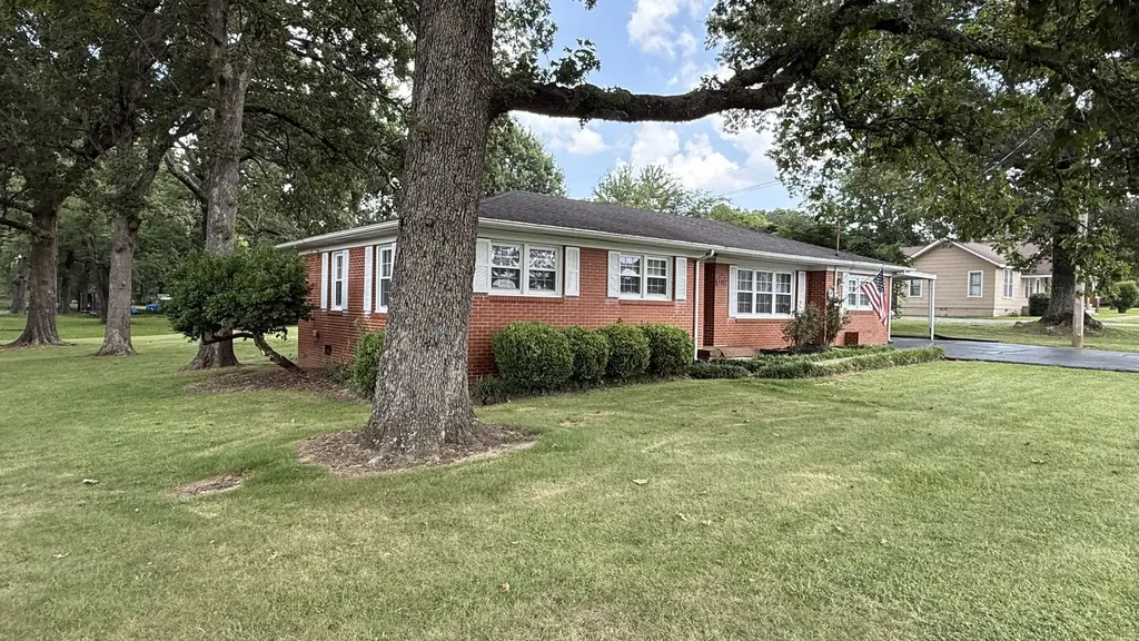 1102 W Lincoln Street Tullahoma TN 37388