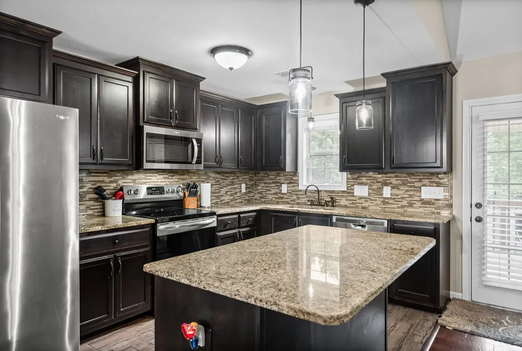 1672 Putnum Drive Clarksville TN 37042