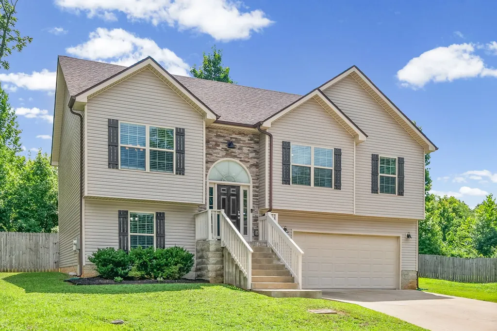 1672 Putnum Drive Clarksville TN 37042