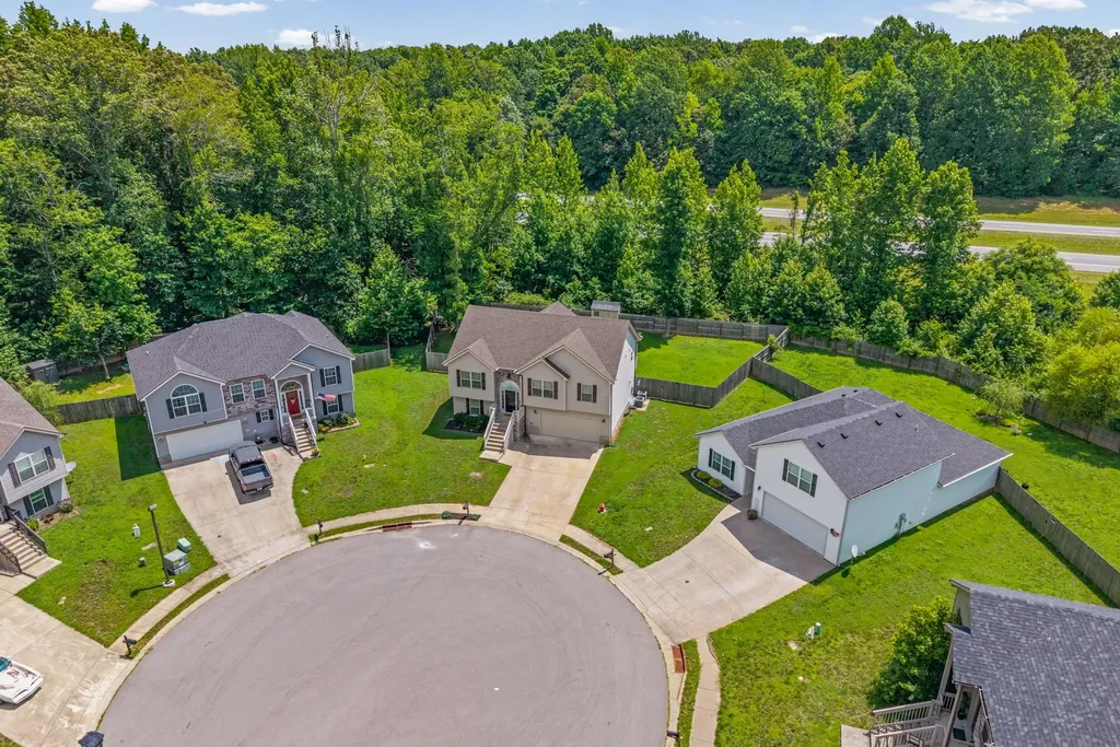1672 Putnum Drive Clarksville TN 37042