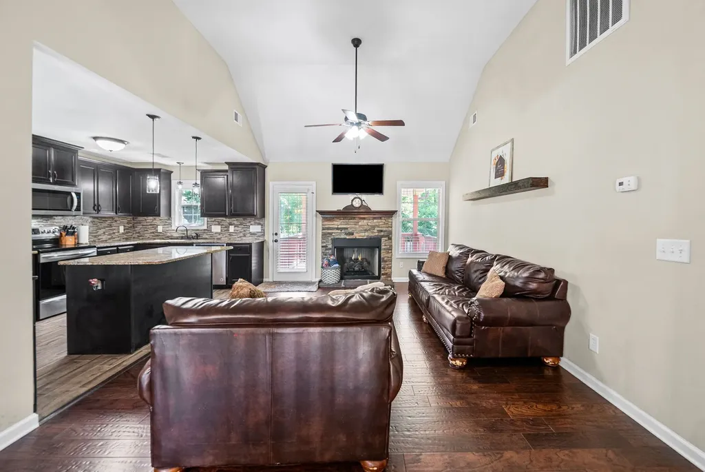 1672 Putnum Drive Clarksville TN 37042