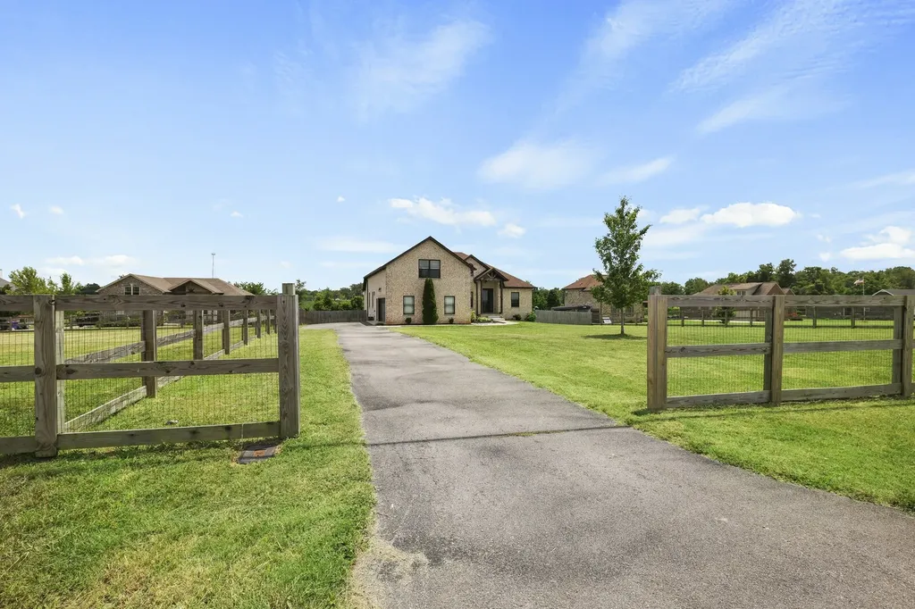 645 Jackson Road Portland TN 37148