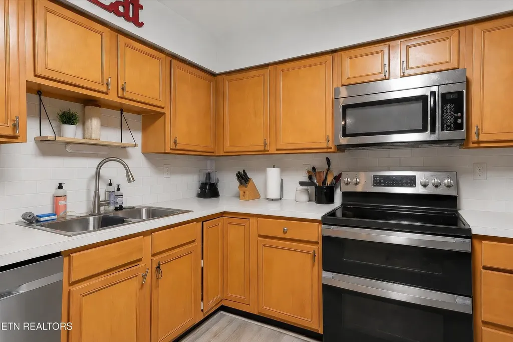 10464 Laura Lee Lane Knoxville TN 37922
