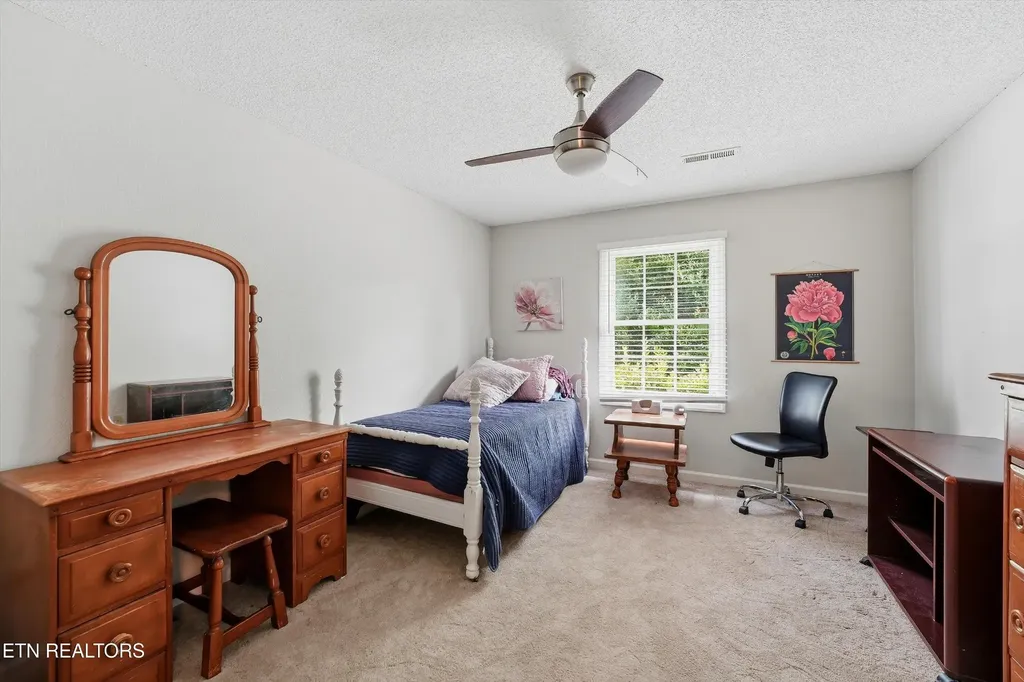 10464 Laura Lee Lane Knoxville TN 37922