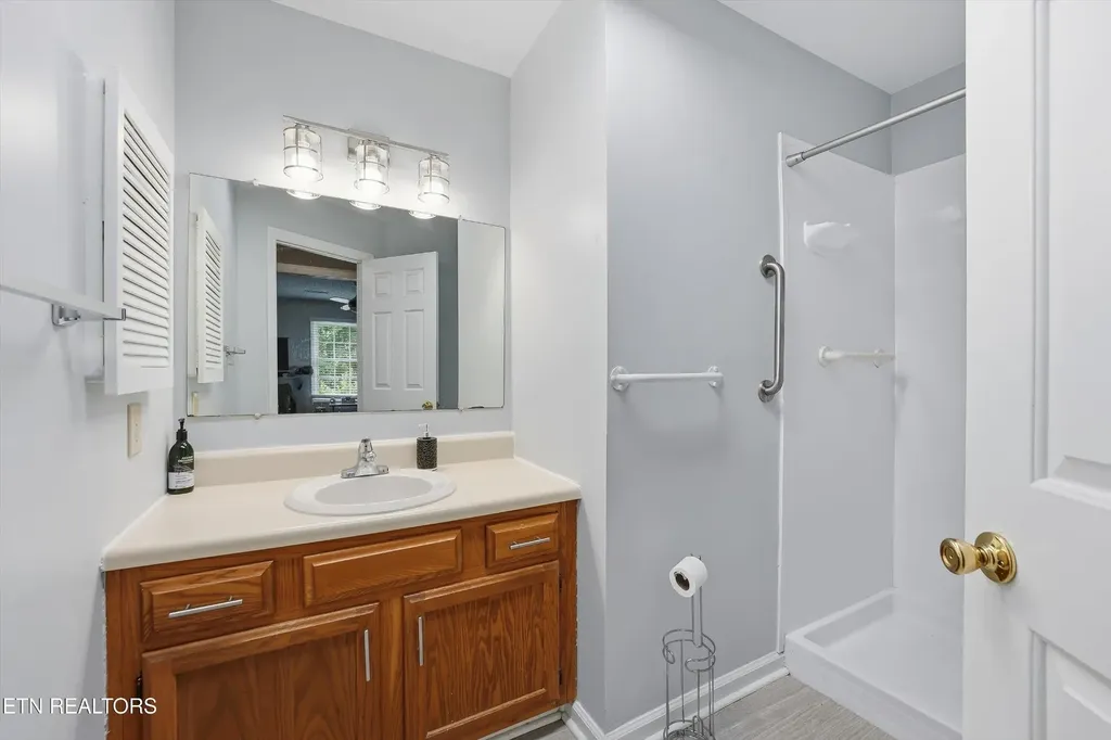 10464 Laura Lee Lane Knoxville TN 37922