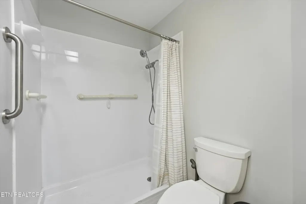 10464 Laura Lee Lane Knoxville TN 37922