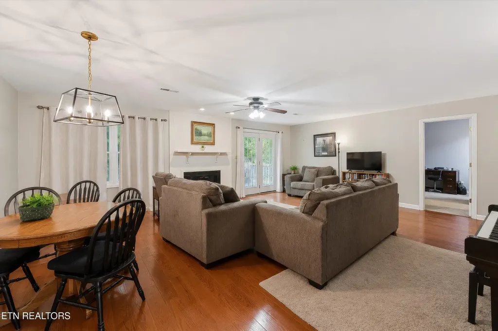 10464 Laura Lee Lane Knoxville TN 37922