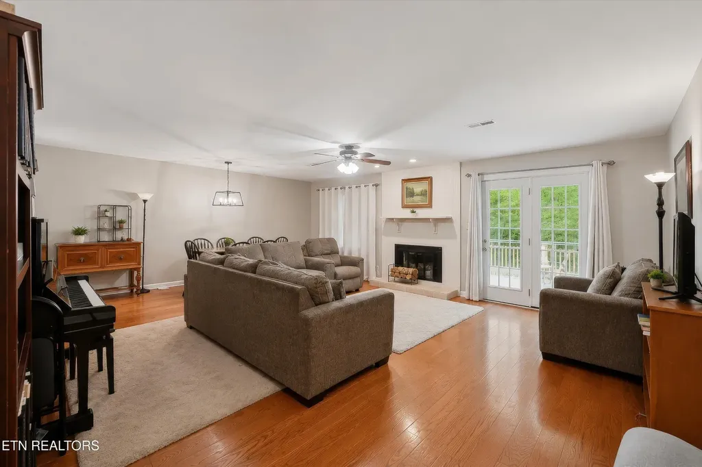 10464 Laura Lee Lane Knoxville TN 37922