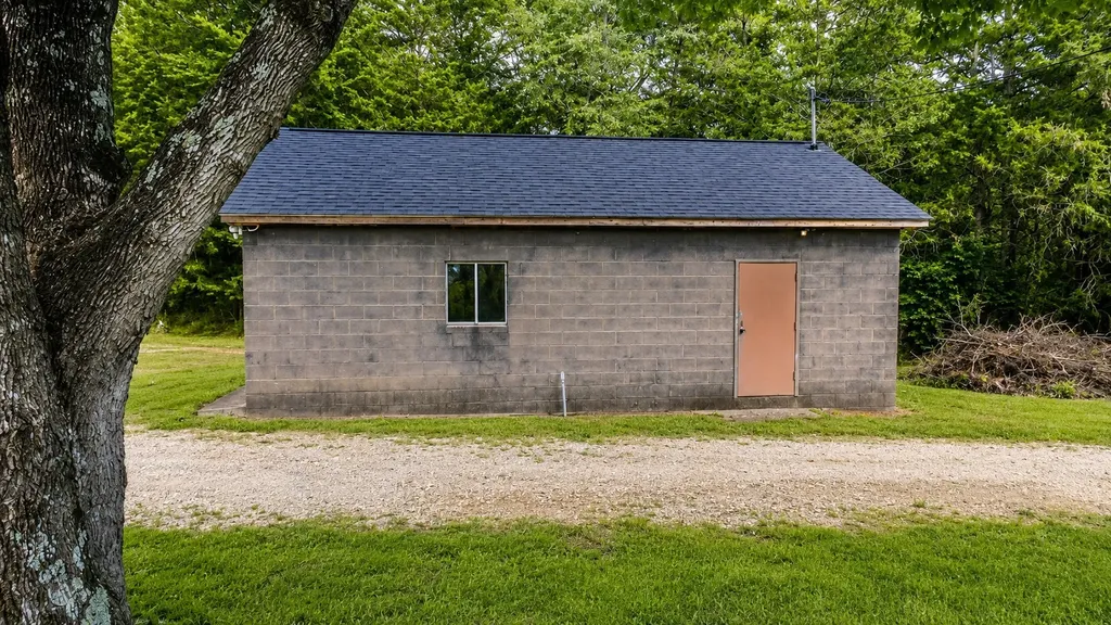 425 E Piney Road Dickson TN 37055